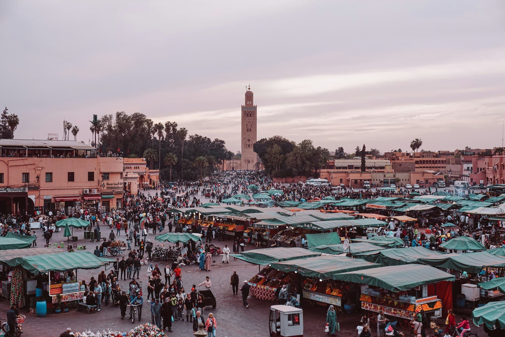 La place Jemaa el-Fna à Marrakech en journée