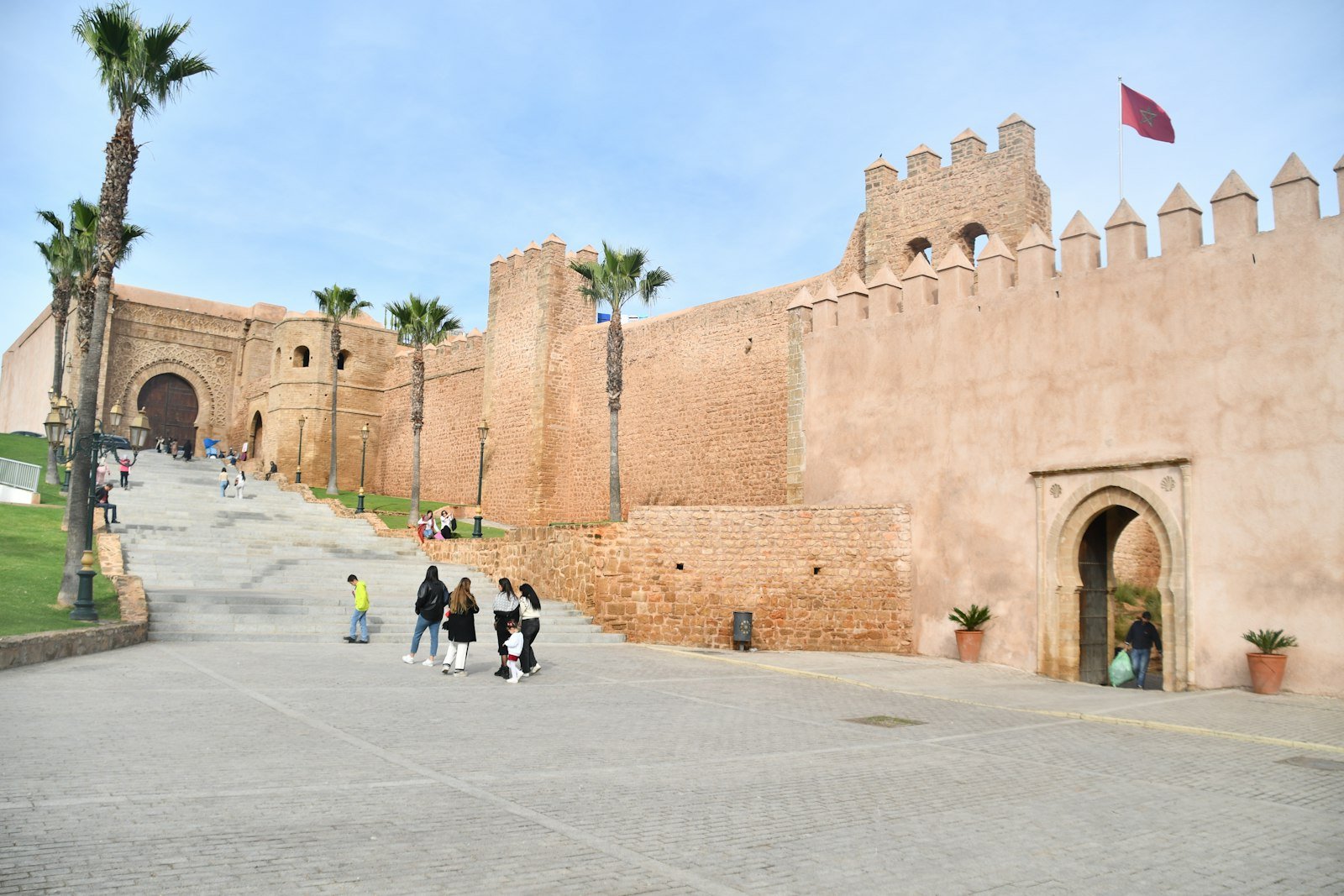 Ruelles bleues et blanches de la kasbah des Oudayas a Rabat
