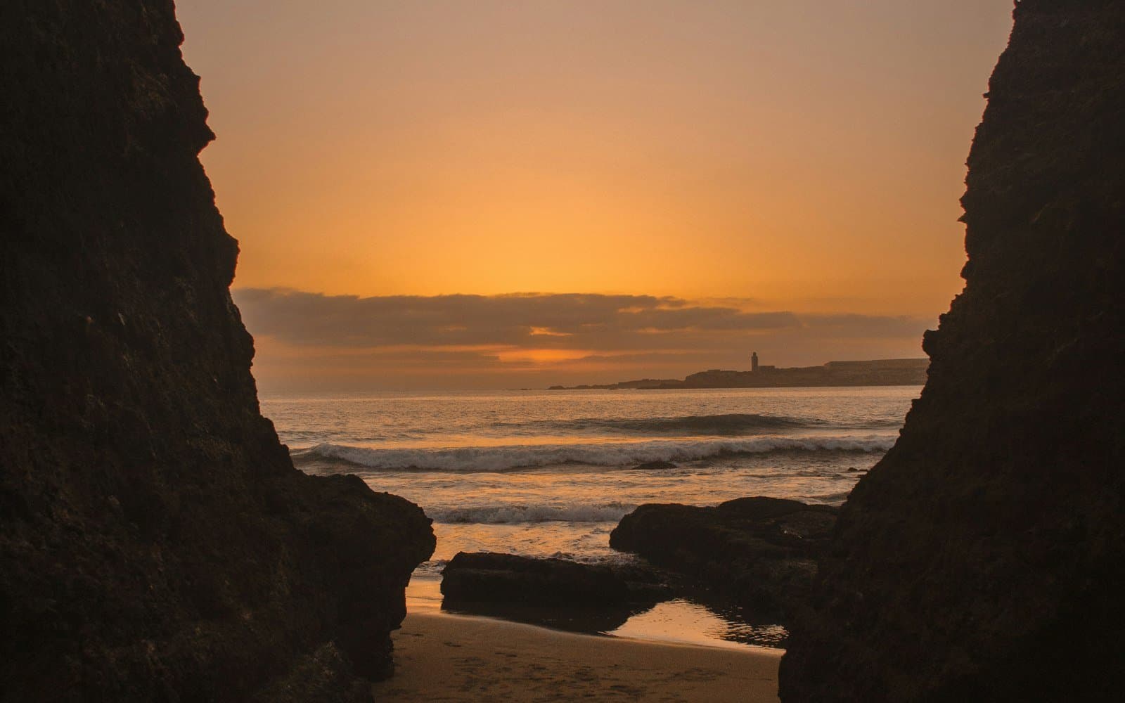 Plage sur la côte atlantique marocaine près de Témara